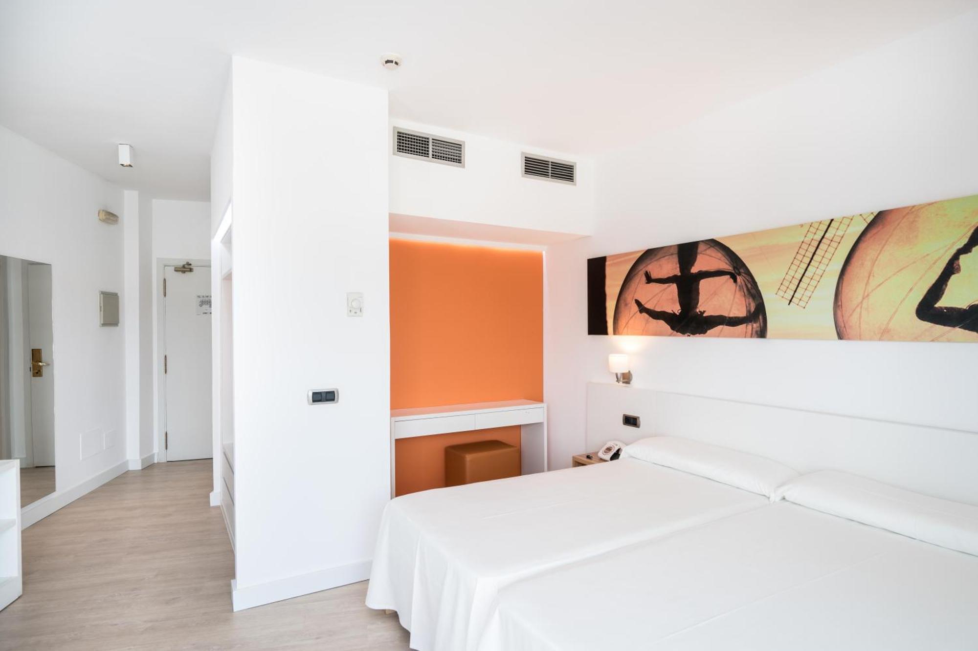 Thb Ocean Beach - Adults Only Сан-Антонио-Абад Экстерьер фото