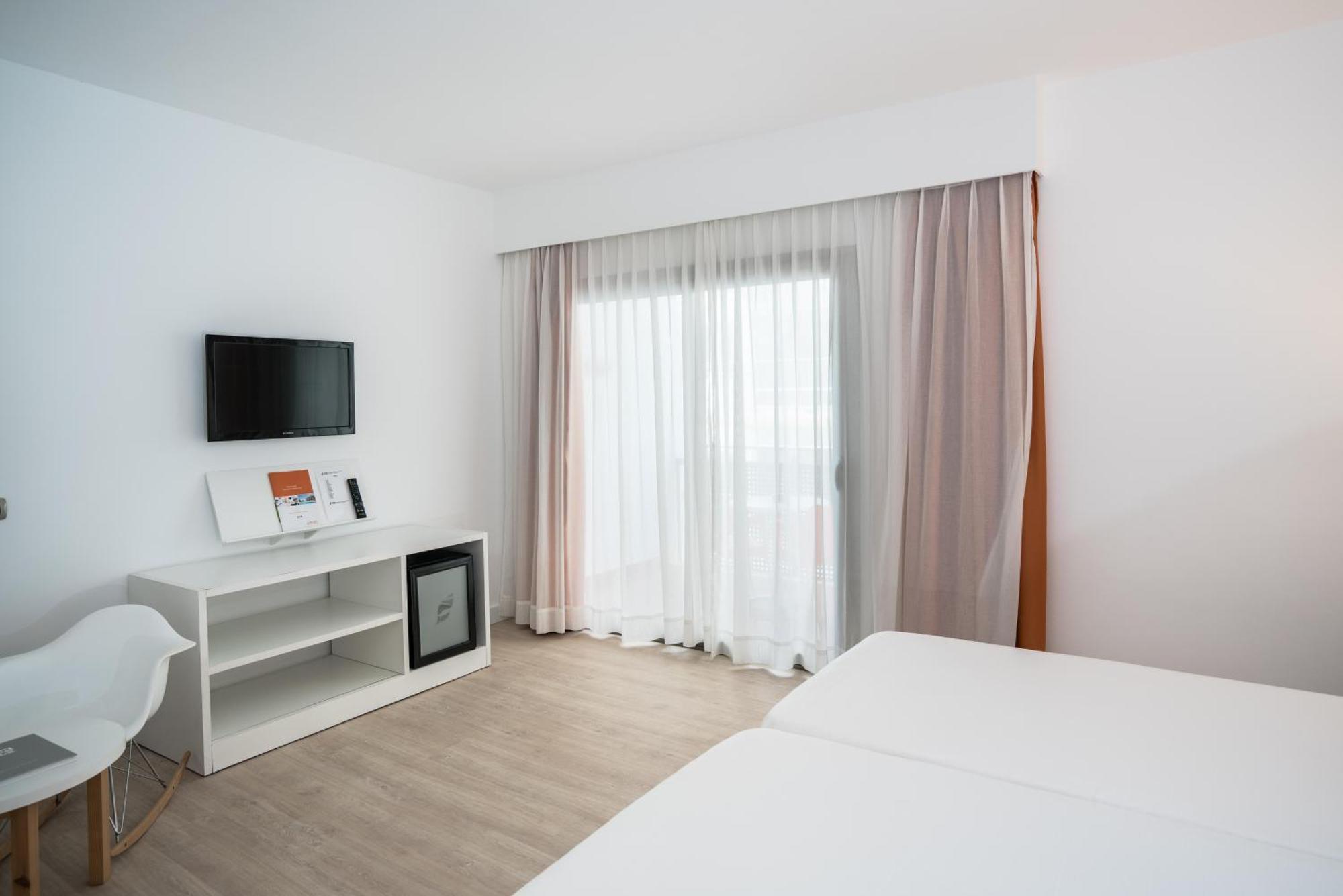 Thb Ocean Beach - Adults Only Сан-Антонио-Абад Экстерьер фото